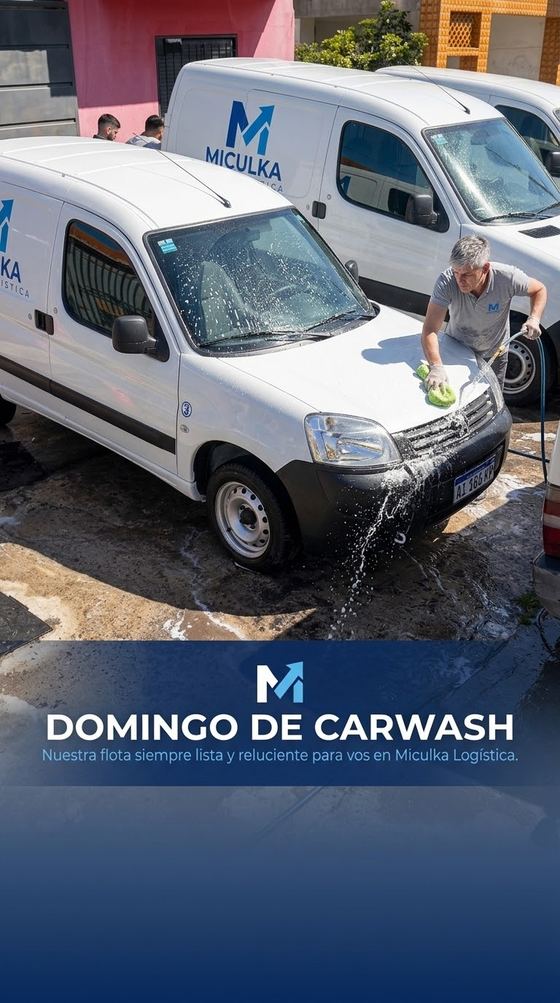 Lavado de una camioneta de la flota de Miculka Logística